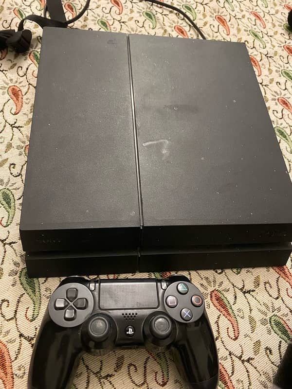 Playstation 4 (PS4) 500gb perfect condition with original controller 2