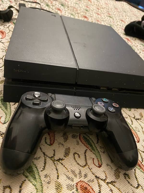 Playstation 4 (PS4) 500gb perfect condition with original controller 5