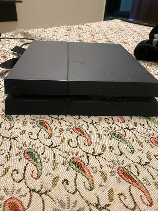 Playstation 4 (PS4) 500gb perfect condition with original controller 6