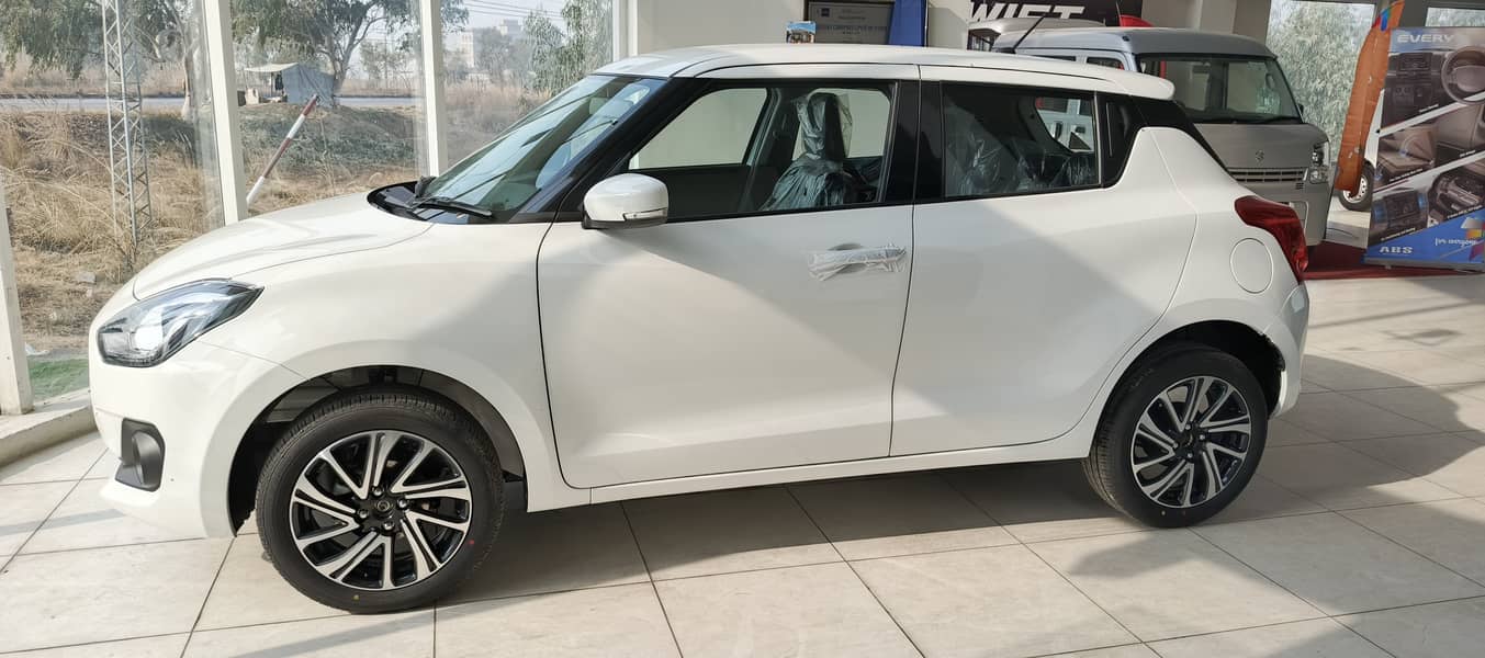 Suzuki Swift Glx vvt 2024 3