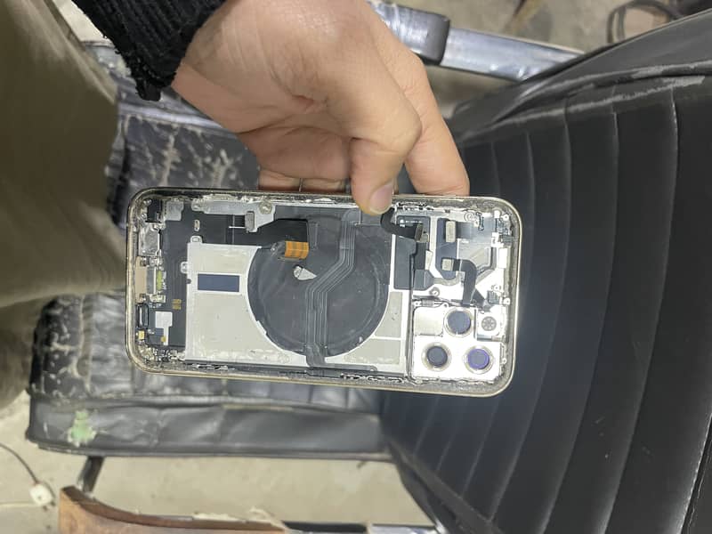 iPhone 12 Pro body with parts 0