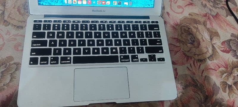 Apple airbook good condition 2