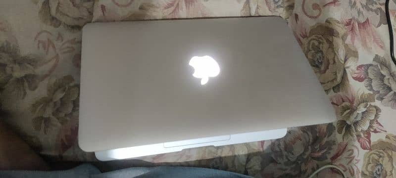 Apple airbook good condition 3