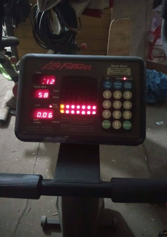 upright exercise cycle 0