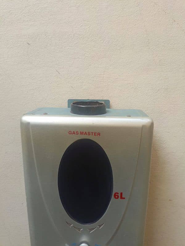 3 month Usd 6 ltr instant geyser gas water heater 100% ok 0321.4848348 2