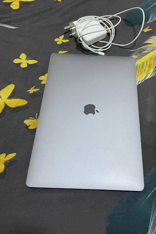 MacBook Pro 2019 ,16-inch (Intel Core i7, 16GB RAM, 512GB SSD 8