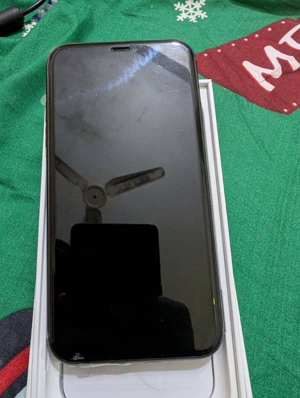 iphone 11 jv 64gb Black 10/10 full box non active 5