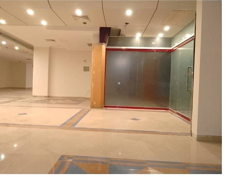 Investment Corridor And Builders Proudly Offer Area 1300 Square Feet Corporate Office Available For Rent in Main Boulevard Road Gulberg 3 Lahore 3