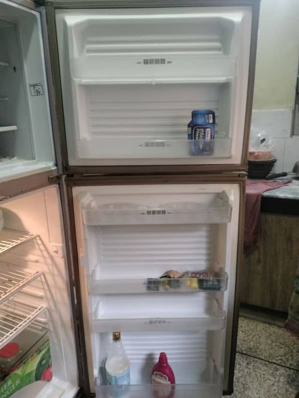 Dawlance Medium size fridge 3