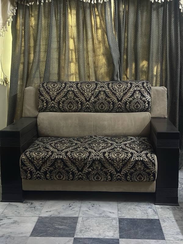 7 seater sofa in good condition 1