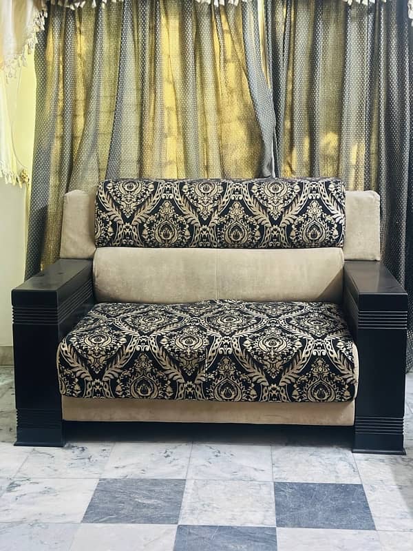 7 seater sofa in good condition 2