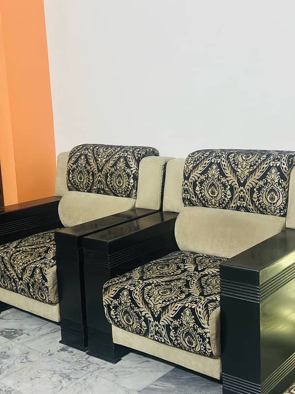 7 seater sofa in good condition 3