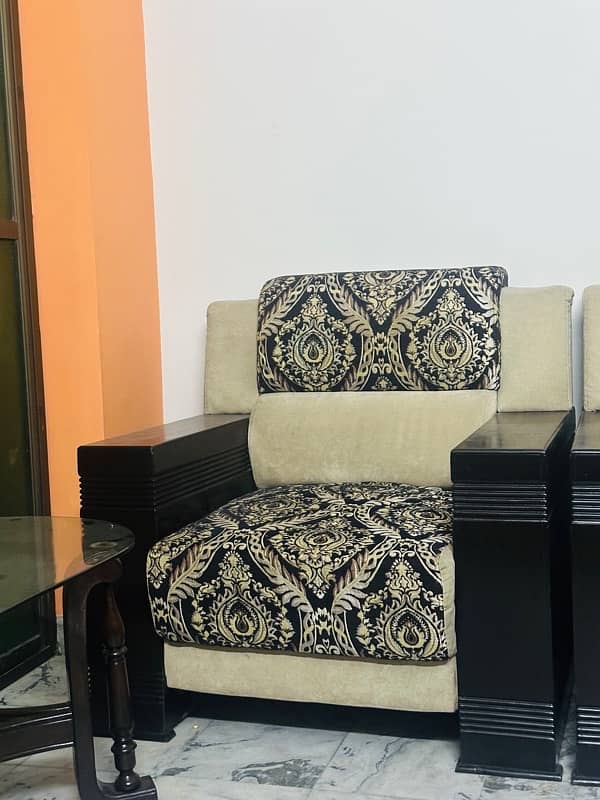 7 seater sofa in good condition 4