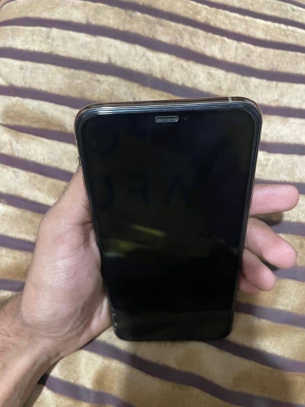 IPhone 11 Pro Max in very good condition 2