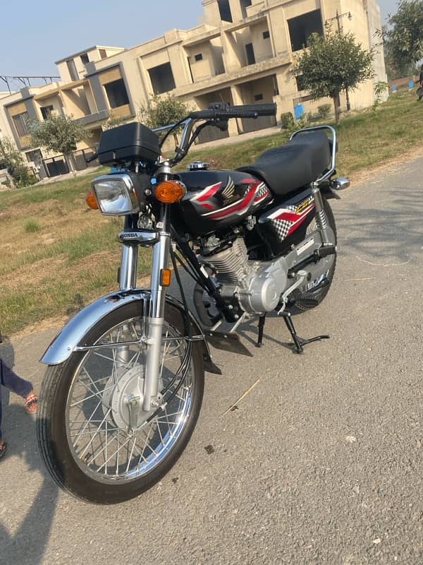 Honda 125 2900 chala number b laga paper b laga seat b poshish hovi ha 2