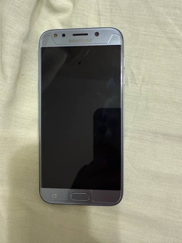 Samsung Galaxy J5 Pro 0