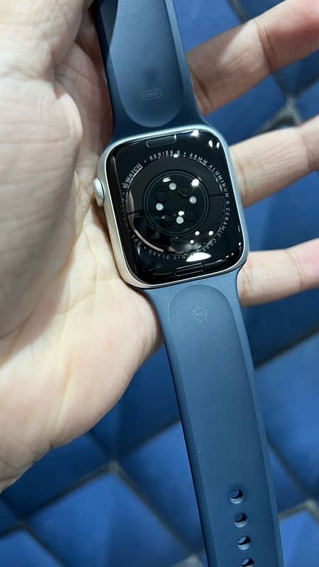 Apple Watch series 9 45mm 100% Battery health 3