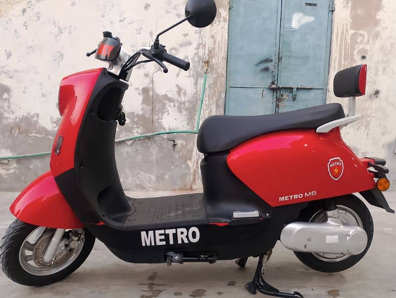 Metro electric m6 model 2023 bilkul ok hai 10/10 condition hai 1