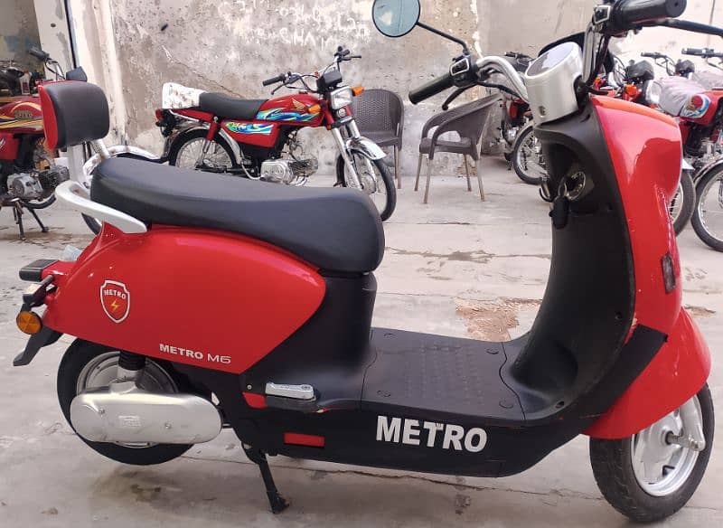 Metro electric m6 model 2023 bilkul ok hai 10/10 condition hai 3