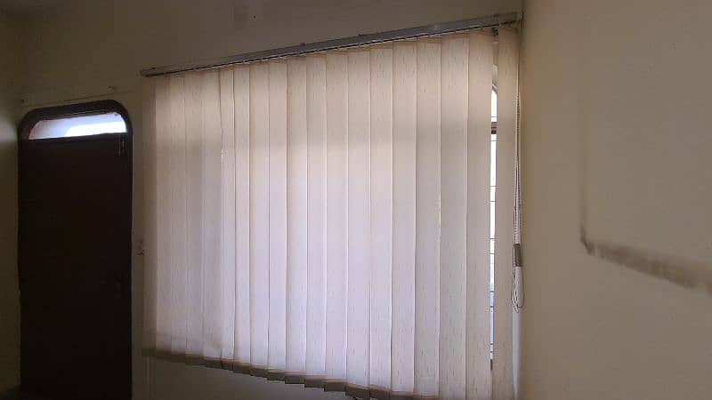 Quality Vertical Blinds For Offices & Homes 9