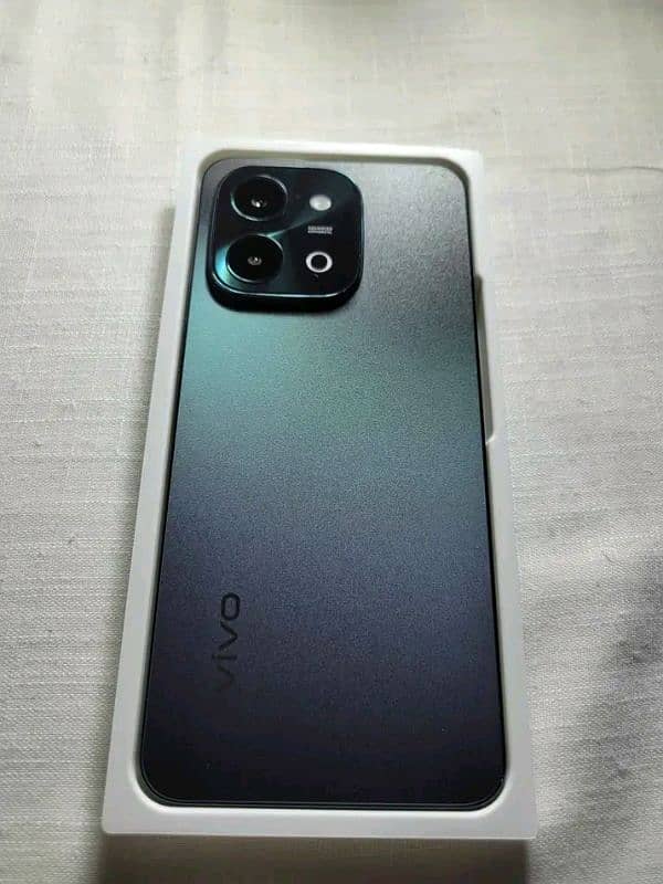 vivo y28 full lush just 3 days used majbouri h sale kr rha hoon new h 0