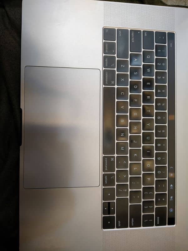 Apple Macbook Pro 2018 Core i9 15Inche (With Original Charger) 2