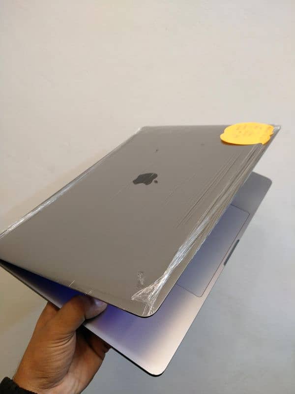 Apple Macbook Pro 2018 Core i9 15Inche (With Original Charger) 4