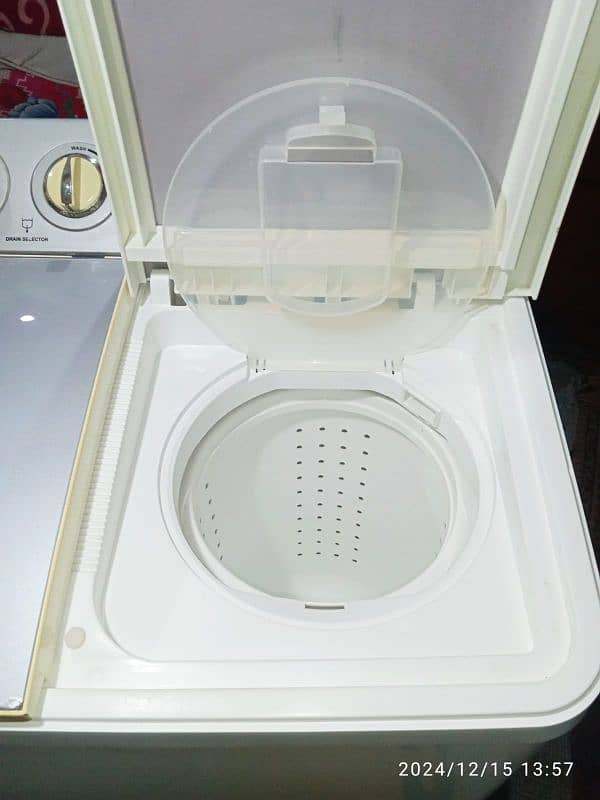 Kenwood washing machine twin tub model no: KW 1012 SA 8