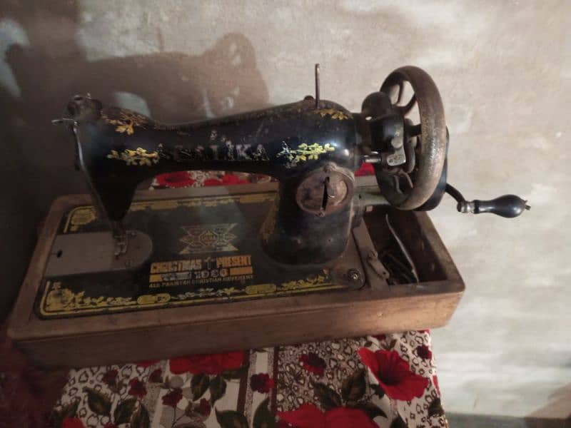 salika sewing machine good condition 0