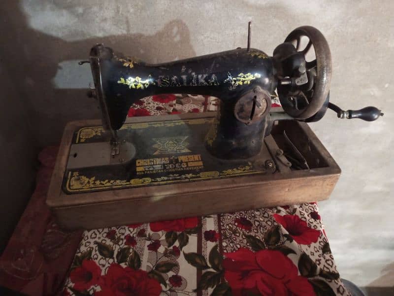 salika sewing machine good condition 1