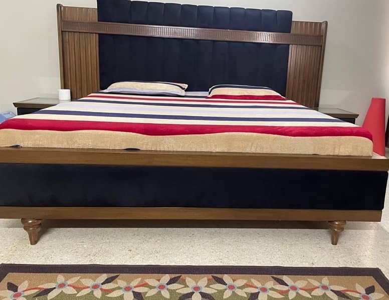 KING SIZE BED MADE OF WALNUT WOOD 0