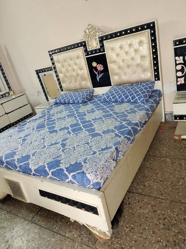 Double Bes Set with Mattress, Side Tables and Dressing Table For Sale 1