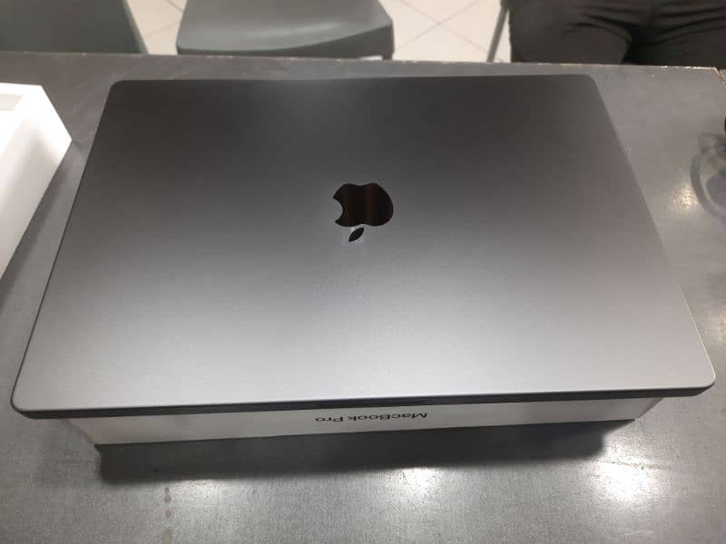 Apple MacBook Pro 1