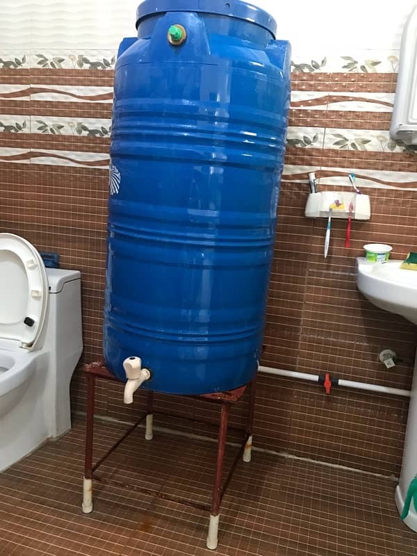 united water drum 200litre with stand  just like new 2