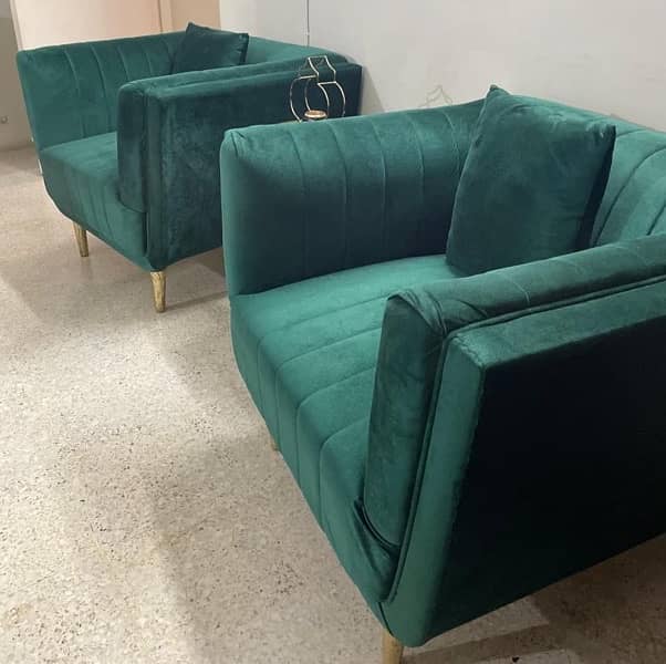 2 single seater sofas prestine condition 0