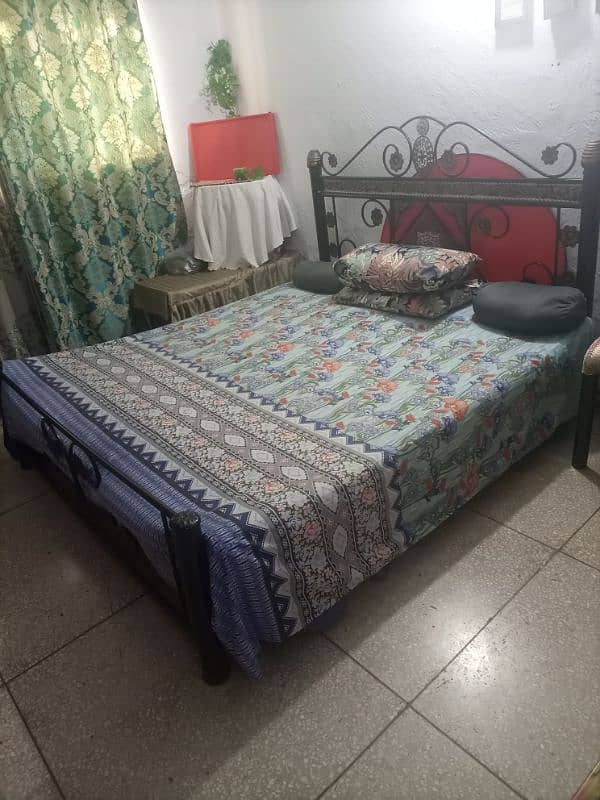 king size iron bed in good condition 2