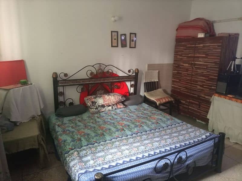 king size iron bed in good condition 4