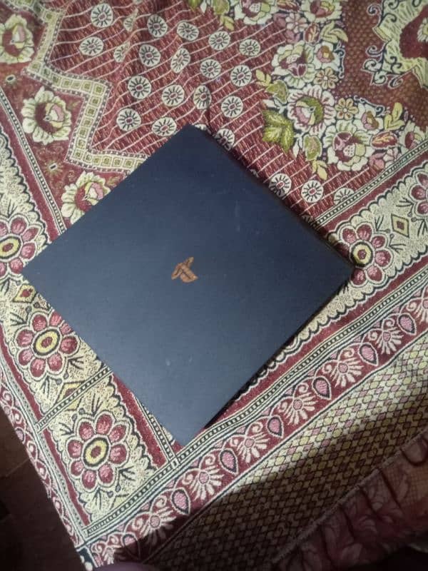 PLAYSTATION 4 1TB PRO VERSION 7