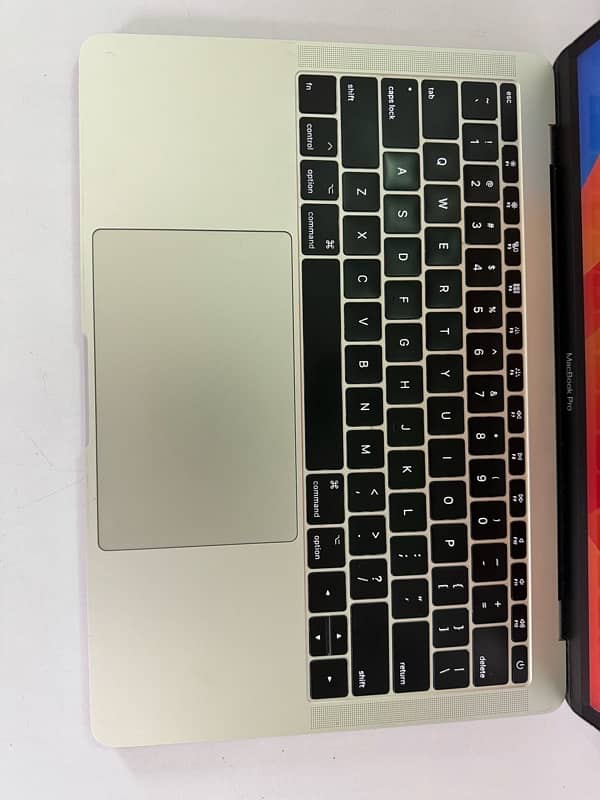 Apple Macbook pro 2017, 8GB Ram, 128GB 1