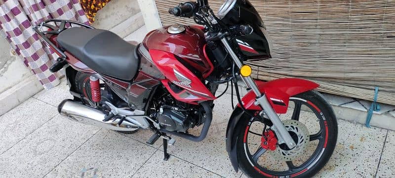 Honda CB 150F 3