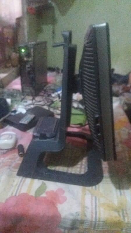 Dell lcd with big stand(panel break hai) 2