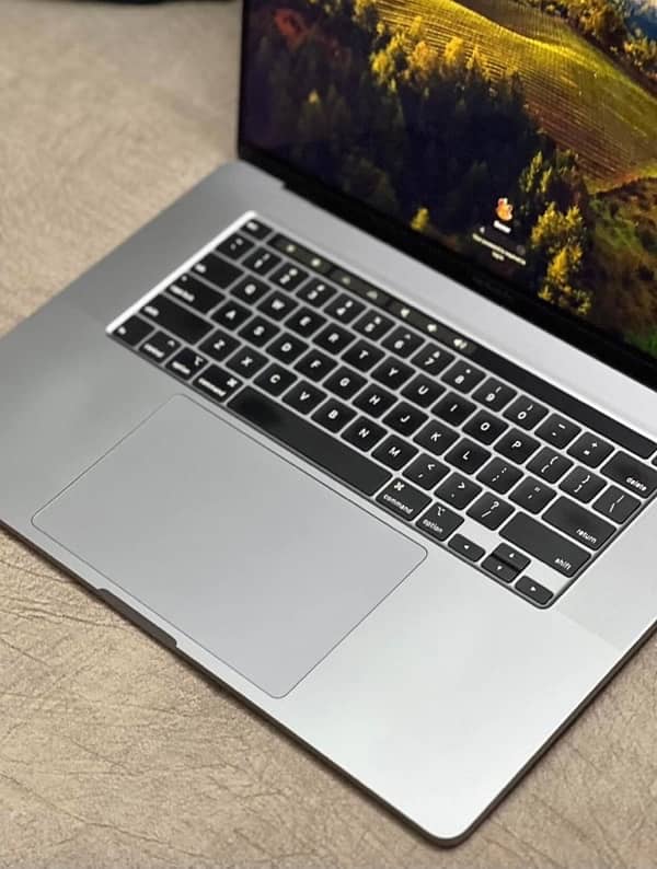 MacBook pro 2019  Intel processor i9 Display 15inch 32GB RAM 512 SSD 0