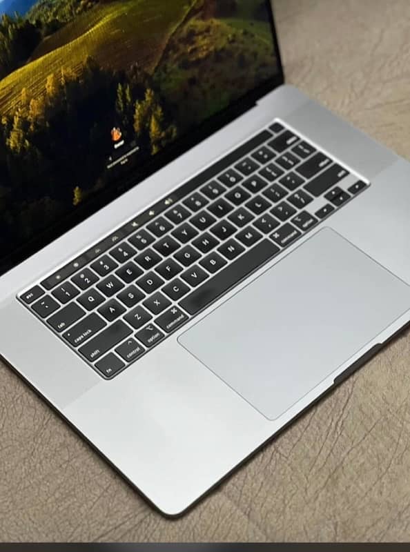 MacBook pro 2019  Intel processor i9 Display 15inch 32GB RAM 512 SSD 2