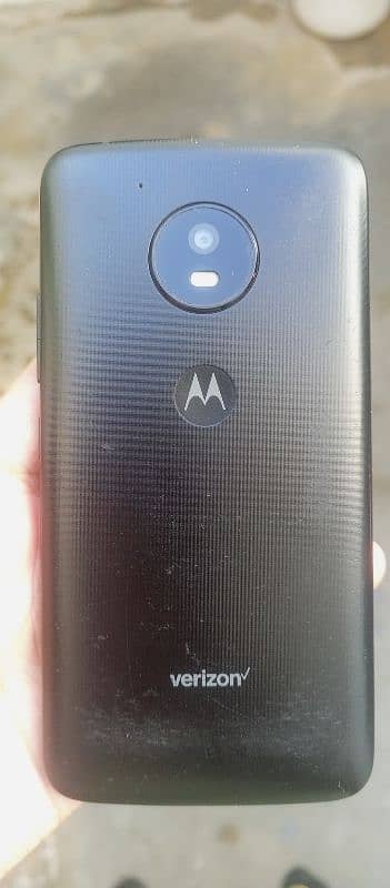 Moto E4 1