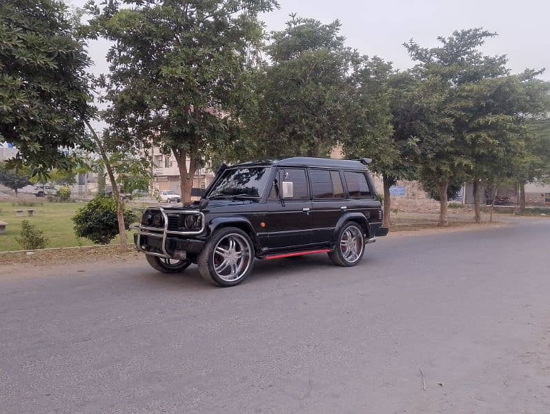 Mitsubishi Pajero 1988 1