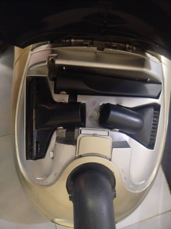 Katomo model Kvc 5200 japani vacuum cleaner 1800watt 2