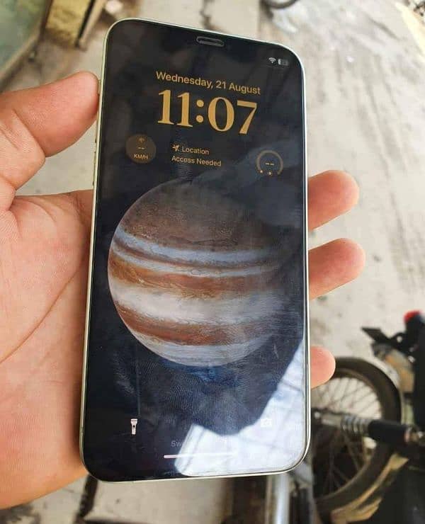 iPhone 12 0