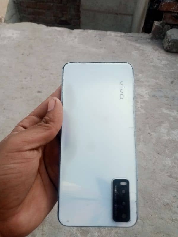 vivo v20 4.64 me he box nai he charger Mel jay urgent sale 5