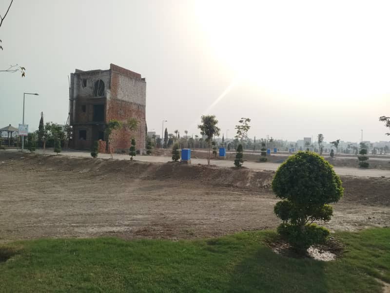 Beautiful 3 Marla Residential Plot For Sale Union Green On College Road near Eden Boulevard Lahore 2