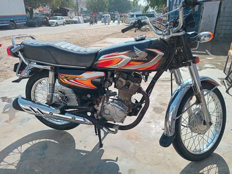 honda 125 black colour 2022 seald engine 1st owner 1